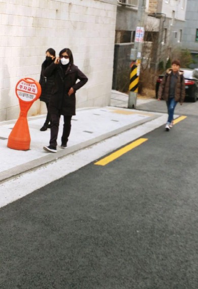 미세먼지 비상저감조치’가 시행된 2일 마스크를 착용하고 있는 시민들 [사진 / 김용철 기자]
