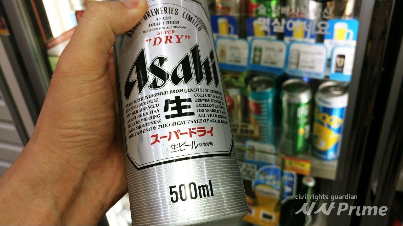 CU편의점에서 판매되고 있는 일본산 아사히 맥주  [사진 / 김용철 기자]