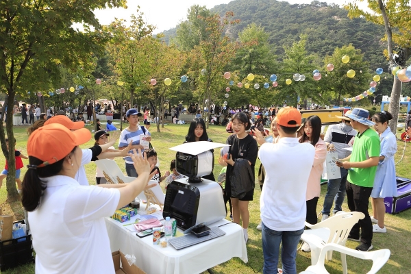 시흥시는 지난 28일 정왕동 옥구공원에서 늠내건강 음식대축제가 개최됐다.