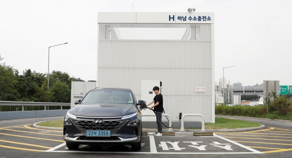 현대자동차가 한국도로공사와 함께 진행하는 ‘고속도로 수소충전소’의 여덟 번째 수소충전소 하남 드림휴게소.  ⓒ현대차