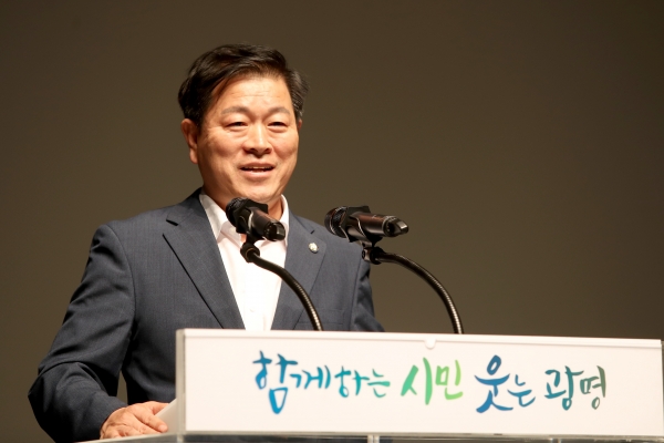 박승원 광명시장이 2019년 광명시 보육인대회에서 축사를 하고 있다. ⓒ광명시