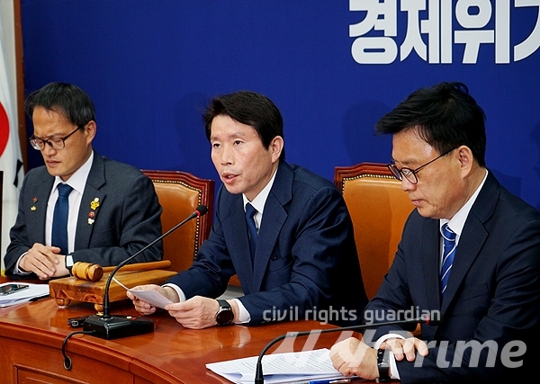 [시사프라임 / 임문식 기자] 더불어민주당 이인영 원내대표가 22일 오전 국회에서 열린 최고위원회의에서 모두 발언을 하고 있다. 