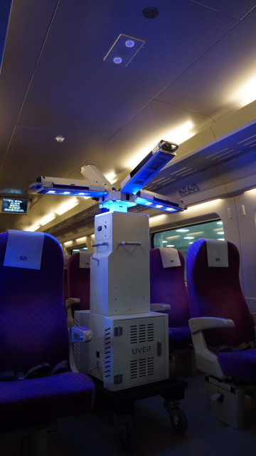 유버가 SRT 수서역 및 기차 내 객실에 원격 살균이 가능한 최첨단 자외선(UV) LED 살균로봇 3종을 공급했다.  ⓒ유버