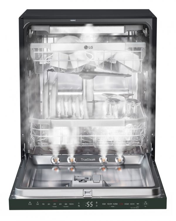 물을 100도(℃)로 끓여 만든 트루스팀(TrueSteam) 기능을 탑재한 LG 오브제컬렉션 식기세척기