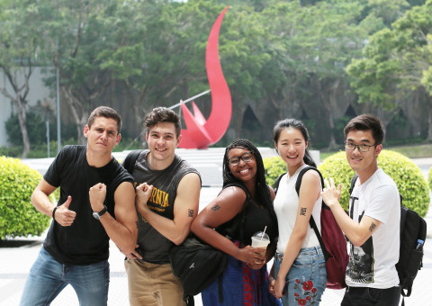 홍콩과기대는 홍콩에서 가장 다양한 인종의 학생들로 구성된 대학 가운데 하나이며, 학생의 약 16%가 중국 본토를 제외한 해외 출신이다