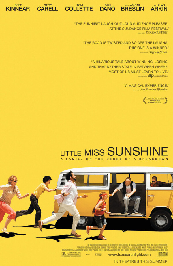 영화 미스 리틀 선샤인 포스터. 원제는 ‘Little Miss Sunshine‘으로 국내에서는 바뀐 어순으로 개봉했다. [사진출처=네이버이미지] 