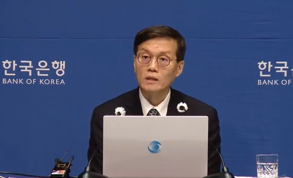 이창용 한국은행 총재가 11일 통화정책방향 기자 간담회서 발언하고 있다. [사진=한은 유튜브 갈무리]