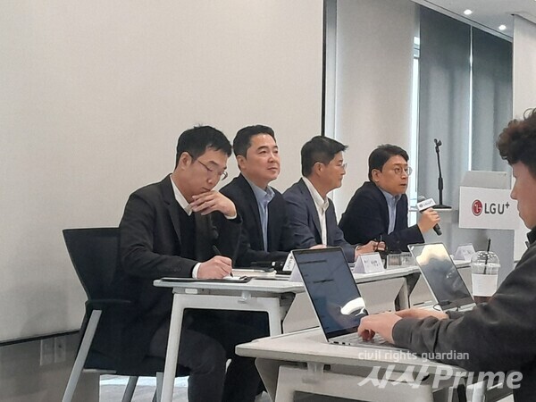 25.11.13. 준비된 발표를 마친 뒤 임원진이 기자들과 질의응답 시간을 갖고 있다. [사진=고문진 기자]