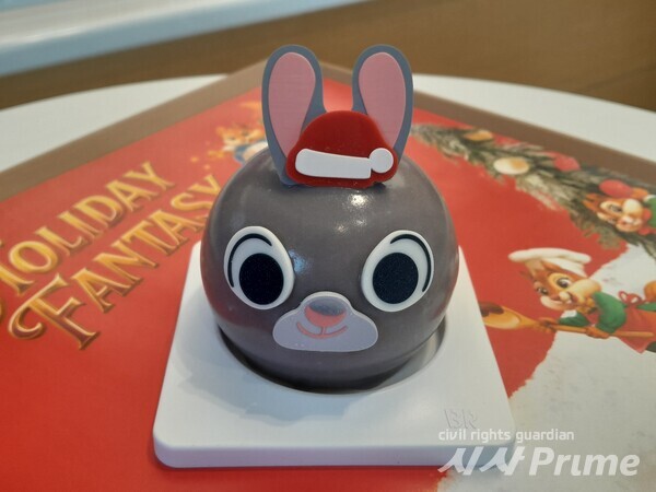 25.11.24. 쁘띠 플랫폼을 적용한 신제품 주토피아 쁘띠 케이크. [사진=고문진 기자]